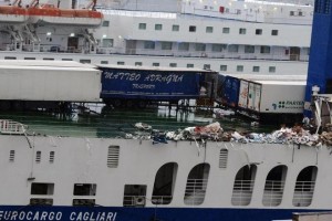 MALTEMPO: TRAGHETTO PERDE RIMORCHI IN MARE SICILIA