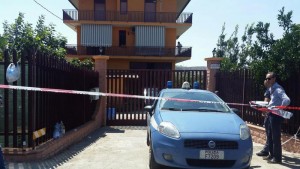 La Polizia di Stato davanti a Villa Solano di Palagonia (Catania)dove sono stati uccisi Vincenzo Solano e la moglie Mercedes