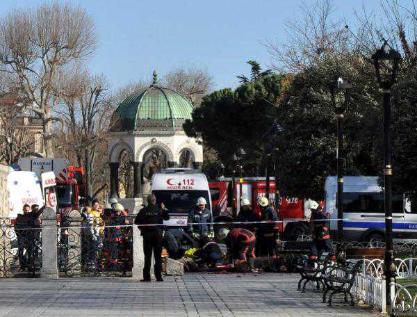 Esplosione in piazza turistica a Istanbul. Morti e feriti