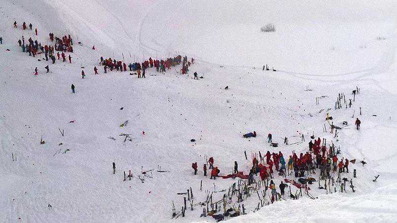 Alpi francesi, valanga travolge studenti. Morti e feriti