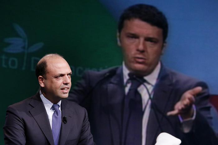 Unioni civili - Angelino Alfano e sullo sfondo Matteo Renzi 