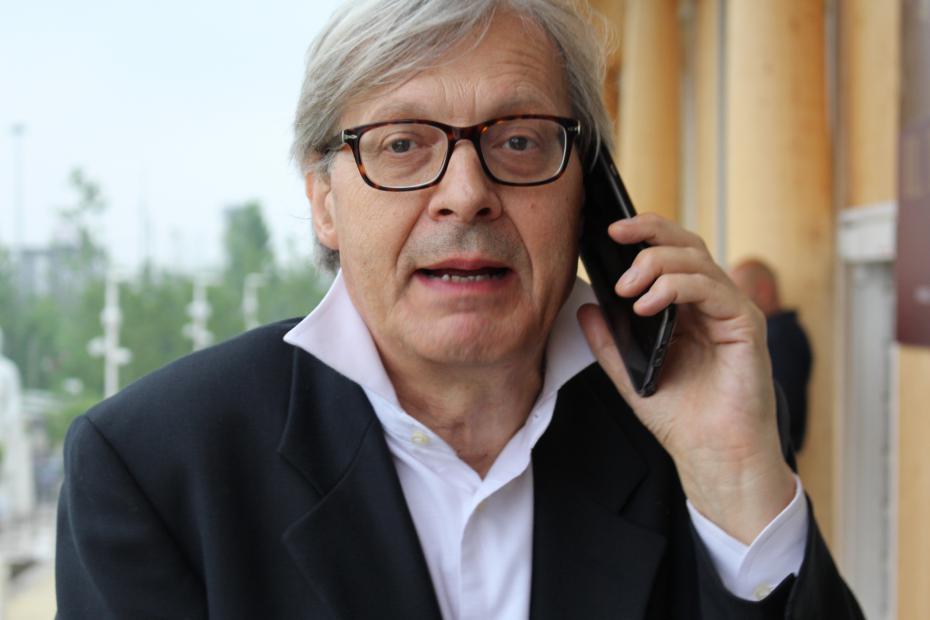 Vittorio Sgarbi condannato a 5 mesi, insultò i carabinieri all'Expo