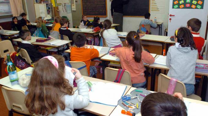 Primo giorno di scuola per mln di studenti. Si ripresenta il caro libri