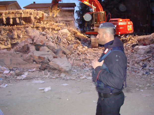 Carabinieri impegnati nei soccorsi 