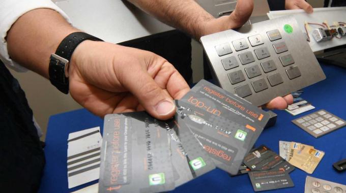 carte di credito clonate  e prostituzione, retata a Milano: 12 arresti e 14 indagati