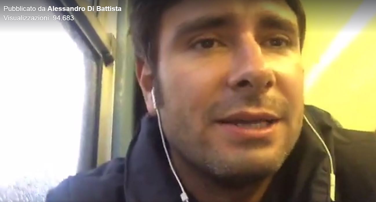 Alessandro Di Battista in treno da Crotone e Lamezia