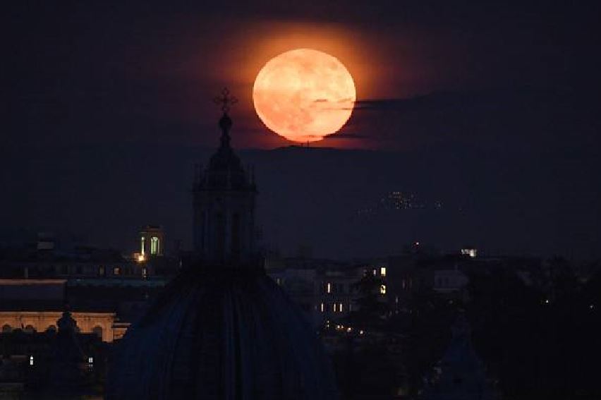 La Superluna a Roma 