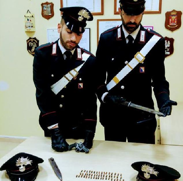 carabinieri con armi barilla