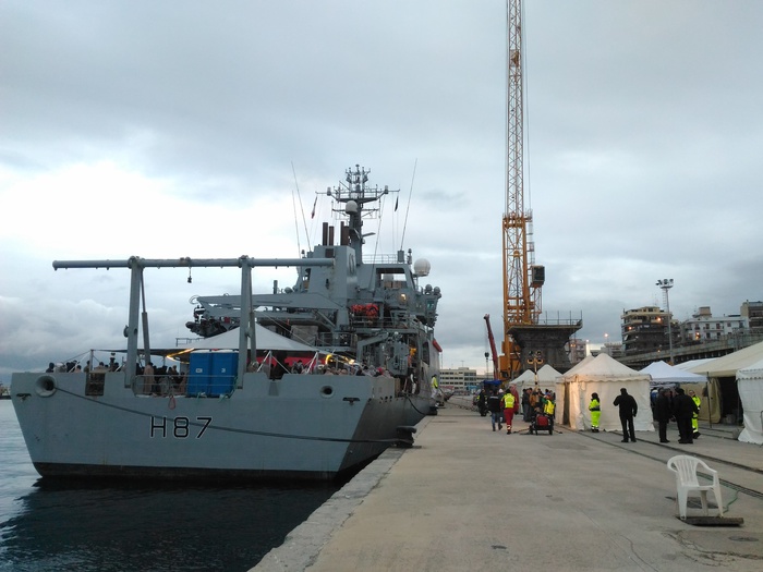 Migranti: nave inglese Echo nel porto di Reggio Calabria