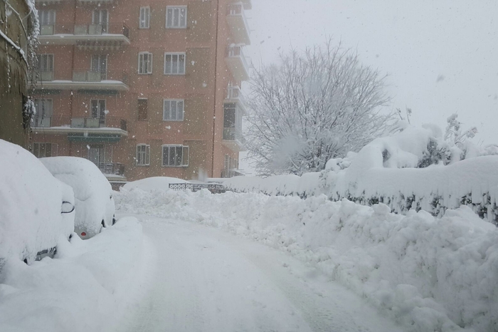 Arriva l'esercito in abruzzo . 300mila senza luce e 5mila senz'acqua