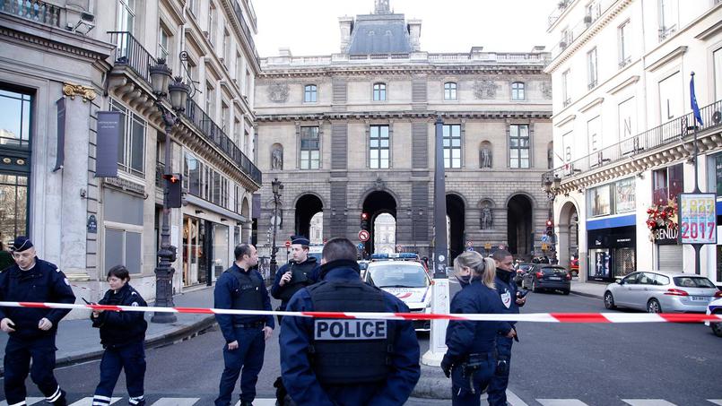 Militari presidiano il luogo del museo 