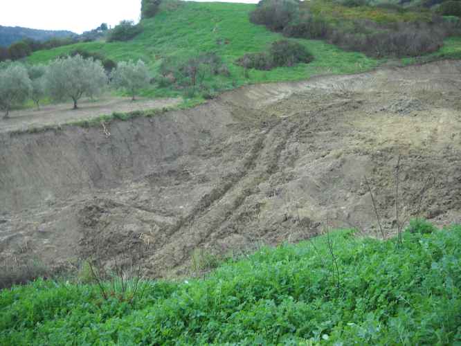 sbancamento terreno sequestrato 