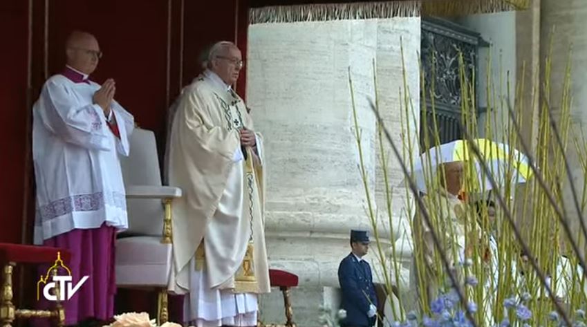 Papa Francesco durante le celebrazioni della Santa Pasqua 