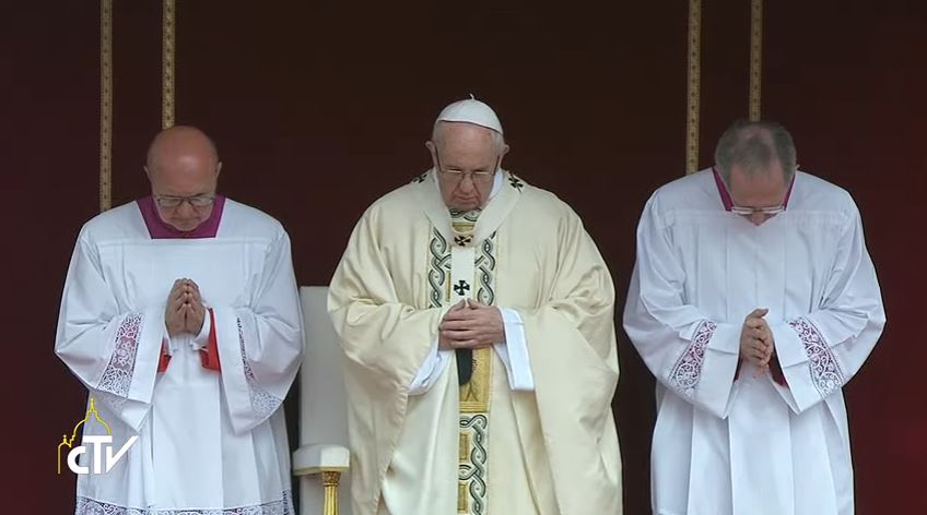 Papa Francesco durante le celebrazioni della Santa Pasqua 