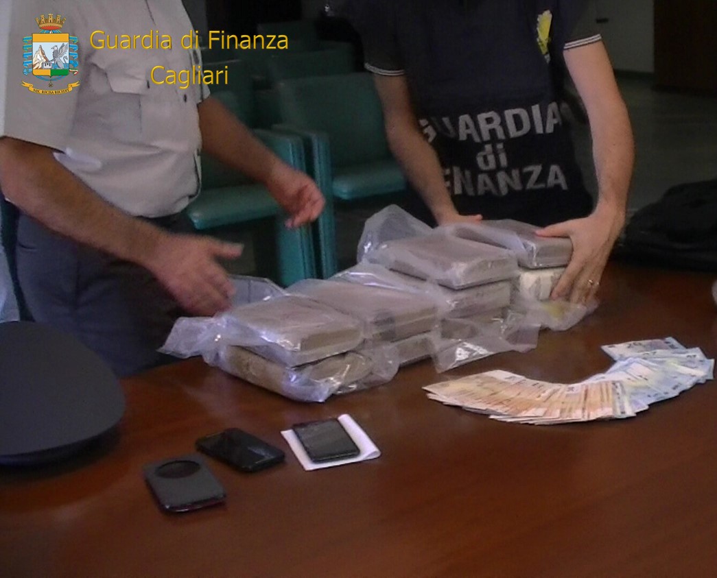 arresti cagliari cocaina