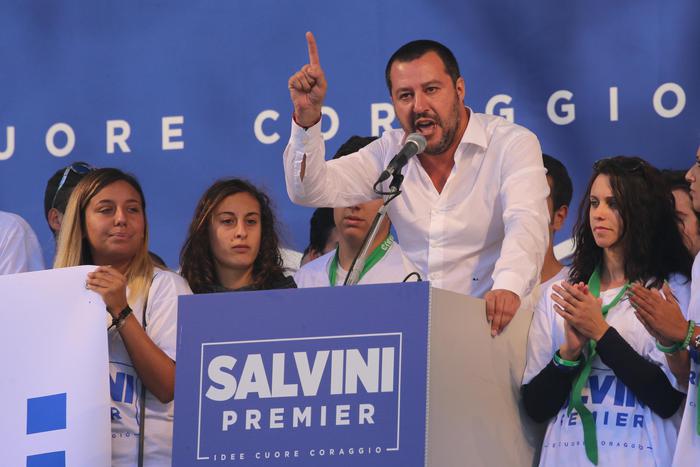 Il segretario della Lega Nord Matteo Salvini sul palco a Pontida