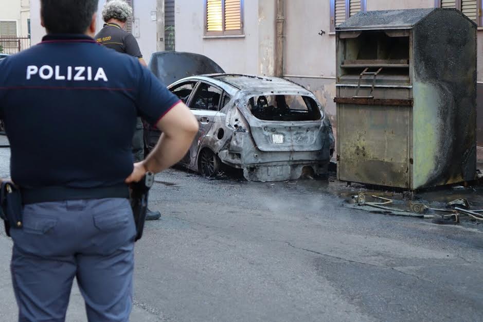 incendio auto cosenza