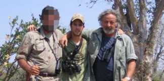Massimiliano (al centro) e Claudio Chiarelli a sinistra uccisi in Zimbabwe