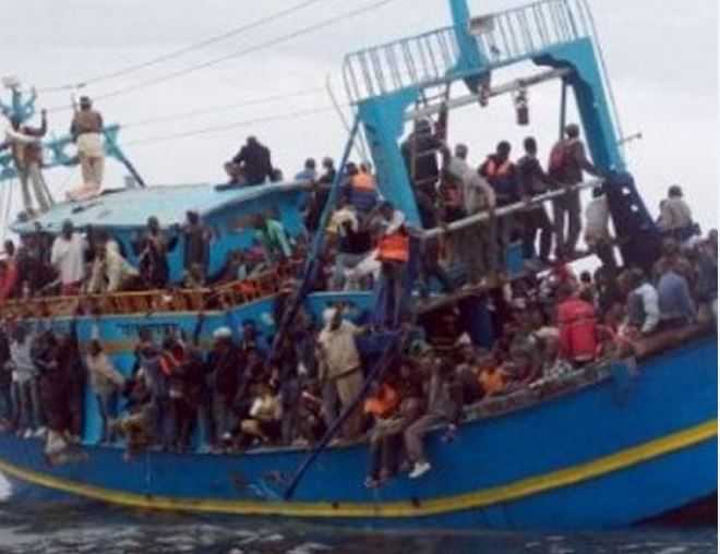 barcone con migranti