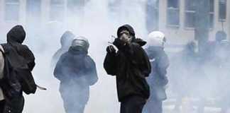 Brennero, scontri Black bloc Polizia: feriti e arresti