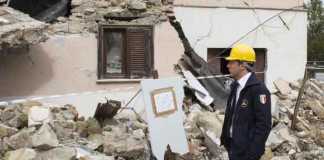 Matteo Renzi ad Accumoli dopo aver approvato il decreto terremoto