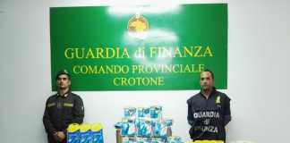 Commercio di prodotti contraffatti per l'igiene, sequestro a Crotone