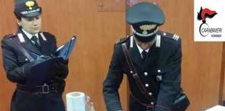 I militari di Cosenza con la droga e l'arma sequestrati al pensionato