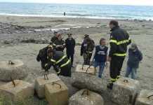 Esperti al lavoro sulla spiaggia di Calalonga a Montauro