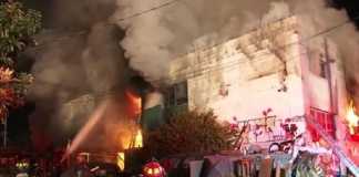 Incendio al rave party a Oakland, l'edificio in fiamme