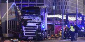 Attentato a Berlino, camion sulla folla a mercato di Natale: 9 morti