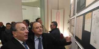 Il procuratore Nicola Gratteri e il prefetto di Reggio Calabria Michele Di Bari alla mostra sulla Shoah a Reggio Calabria