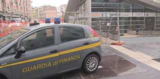 La Guardia di Finanza a Piazza Bilotti a Cosenza