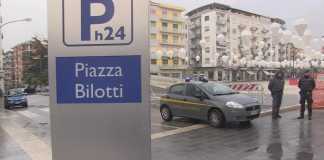 La Guardia di Finanza a Piazza Bilotti a Cosenza