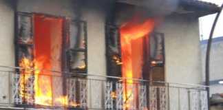 Incendio in una casa di Fabrizia (Vibo), famiglia in salvo