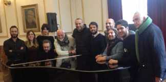 Il Cast, il maestro Perri e il regista Simeoli a fine conferenza stampa di presentazione dello spettacolo "Francesco de Paula"
