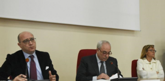 Luciano Greco e Klaus Algieri mentre siglano il protocollo d'intesa
