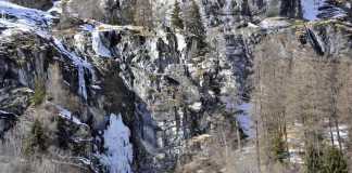 La cascata di ghiaccio crollata a Gressoney Saint Jean Aosta