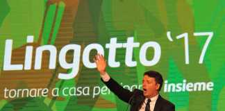 L'ex presidente del Consiglio, Matteo Renzi, durante il suo intervento al Lingotto di Torino