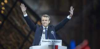 Emmanuel Macron a Louvre durante il discorso dopo la vittoria alle presidenziali