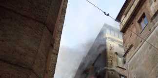 L'incendio nel centro storico di Cosenza