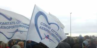 aeroporto di Crotone chiuso, manifestazione di protesta