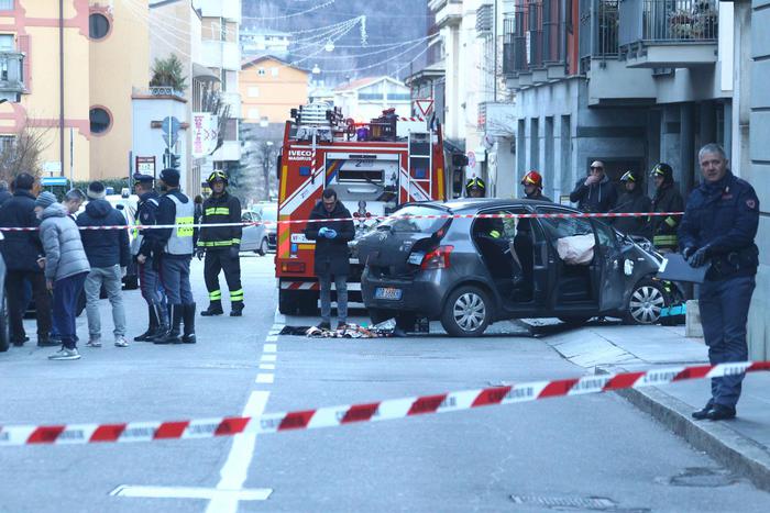 auto travolge passanti a Sondrio