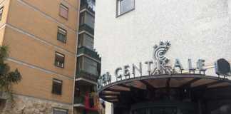 L'Hotel Centrale di Cosenza occupato da comitato "Prendocasa"