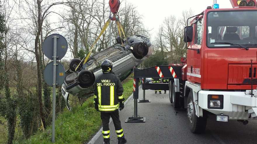 Arena, precipita in burrone per 300 metri, illeso giovane insegnante