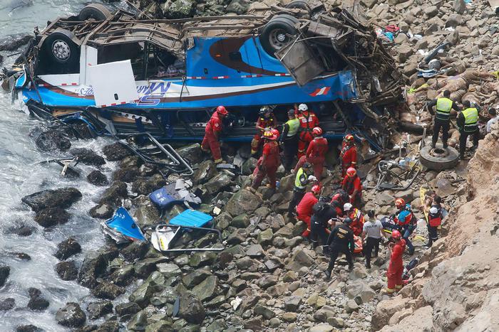 Il bus schiantato in Perù