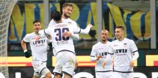 Andrea Barberis esulta dopo il gol del pareggio del Crotone contro l'Inter