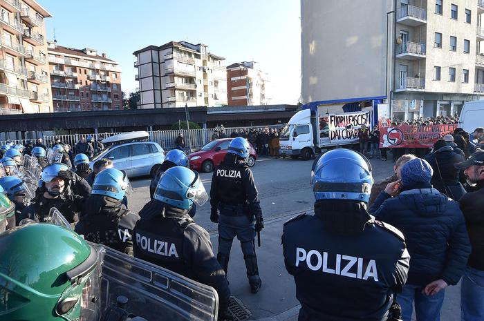 Foibe: Torino, cominciato raduno