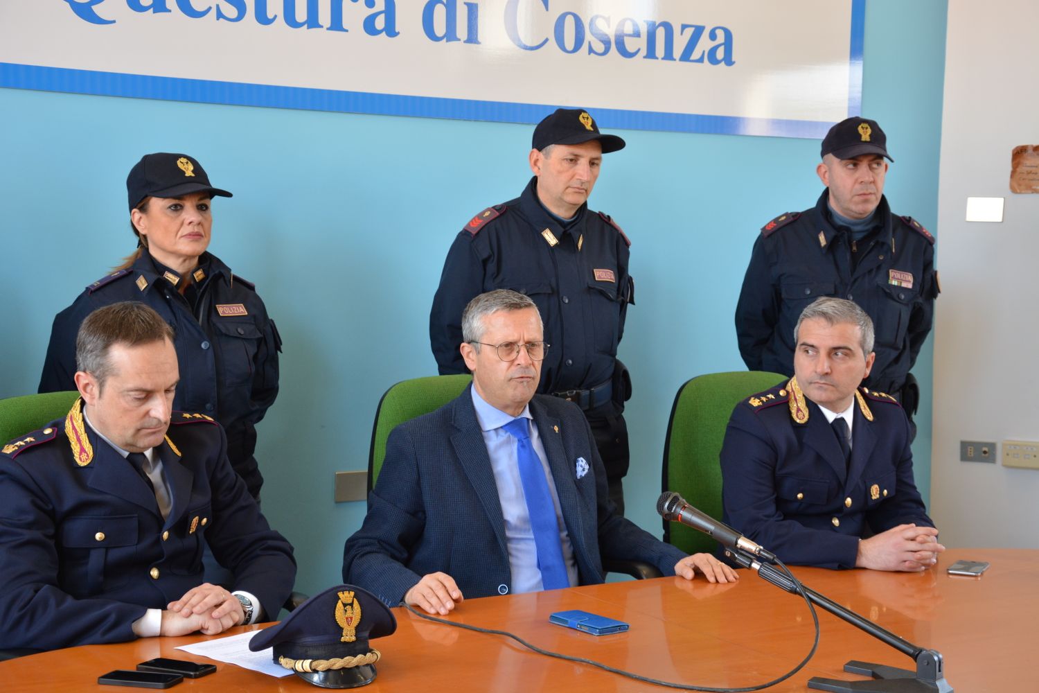 Da sinistra il capo della Squadra Mobile Fabio Catalano il questore Giancarlo Conticchio e il capo della Squadra Volante Cataldo Pignataro