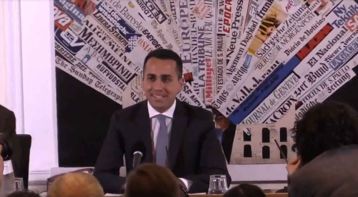 Luigi Di Maio nell'incontro con la stampa estera