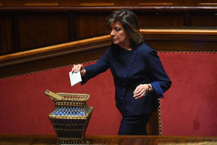 Maria Elisabetta Casellati vota al Senato